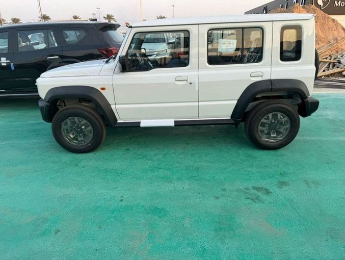 Новый Suzuki Jimny IV, 1.5 л, 2025 в Дубае от Mohamed Hakim Motors Белый цвет. GCC | AUTO.AE