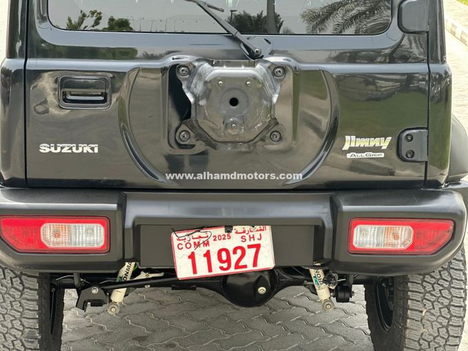 Подержанный Suzuki Jimny IV, 1.5 л, 2023 в Дубае от Alhamd Motors Серый цвет. Other | AUTO.AE