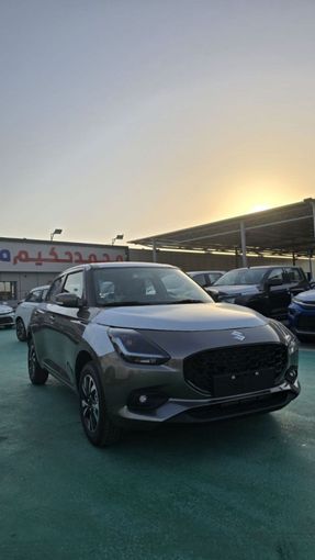 Новый Suzuki Swift V Рестайлинг, 1.2 л, 2025 в Дубае от Mohamed Hakim Motors Серый цвет. GCC | AUTO.AE