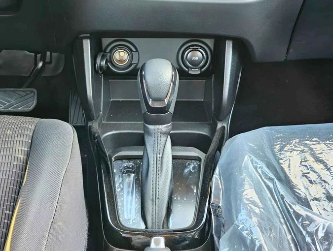 Новый Suzuki Swift VI, 1.2 л, 2025 в Дубае от SK Motors Серебристый цвет. GCC | AUTO.AE