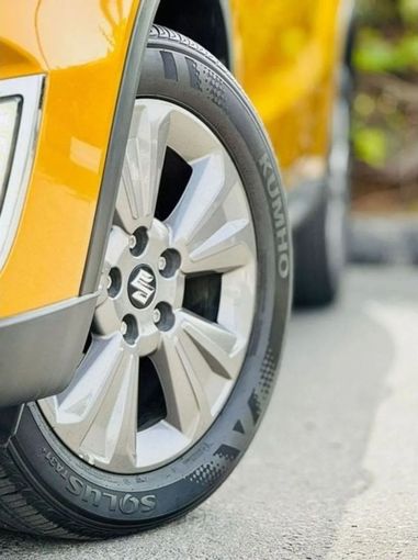 Подержанный Suzuki Vitara II Рестайлинг, 1.4 л, 2021 в Дубае от Ideal Cars LLC Желтый цвет. GCC | AUTO.AE