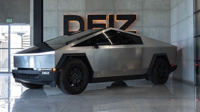 Tesla Cybertruck All-wheel Drive I, 2024 пикап двойная кабина электро класса в Дубае от DEIZ серебристый цвет | AUTO.AE
