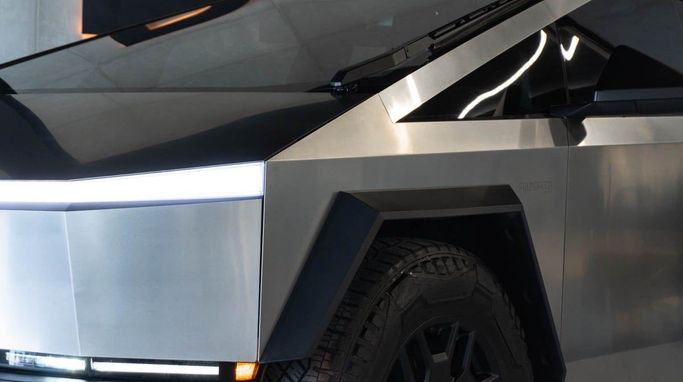 Tesla Cybertruck All-wheel Drive, 2024 пикап двойная кабина электро класса в Дубае от DEIZ серебристый цвет | AUTO.AE