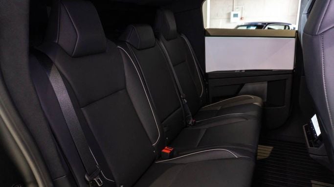 Tesla Cybertruck All-wheel Drive, 2024 пикап двойная кабина электро класса в Дубае от DEIZ серебристый цвет | AUTO.AE
