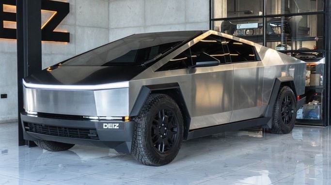 Tesla Cybertruck All-wheel Drive, 2024 пикап двойная кабина электро класса в Дубае от DEIZ серебристый цвет | AUTO.AE