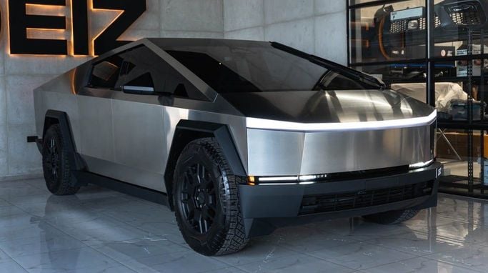 Tesla Cybertruck All-wheel Drive, 2024 пикап двойная кабина электро класса в Дубае от DEIZ серебристый цвет | AUTO.AE