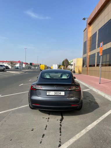مستعملة Tesla Model 3 Performance I, 2023 في في دبي، اللون رمادي. مواصفات الخليج | AUTO.AE