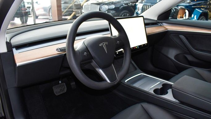 جديدة Tesla Model 3 Standart Plus I, 2022 في في دبي من 777 CARS، اللون أسود. المواصفات الصينية | AUTO.AE