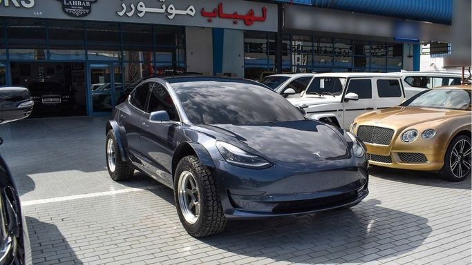 Used Tesla Model 3 Performance I, 2020 in Dubai by Lahbab Motors, Grey color. Other | AUTO.AE
