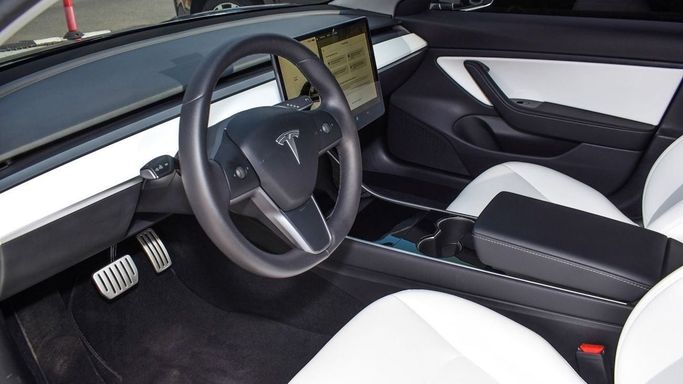 Used Tesla Model 3 Performance I, 2020 in Dubai by Lahbab Motors, Grey color. Other | AUTO.AE