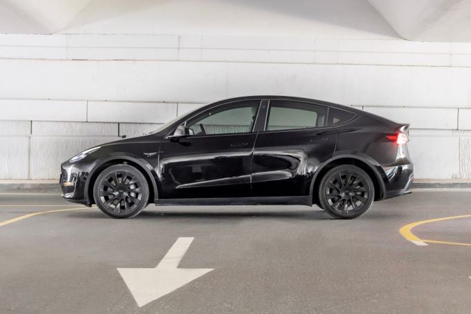 Tesla Model Y Long Range I, 2023 внедорожник 5 дв. электро класса в Дубае от Macan Luxury Motors черный цвет | AUTO.AE
