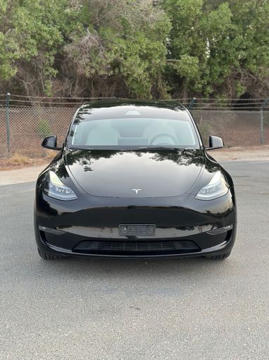 Подержанный Tesla Model Y Long Range Dual Motor I, 2022 в Дубае от Alzahiah Cars Черный цвет. GCC | AUTO.AE