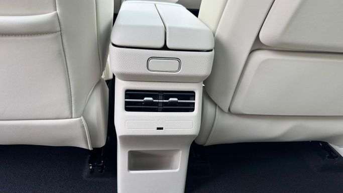 Новый Toyota bZ3, 2025 в Дубае от MENAMOTORS Серебристый цвет. Other | AUTO.AE