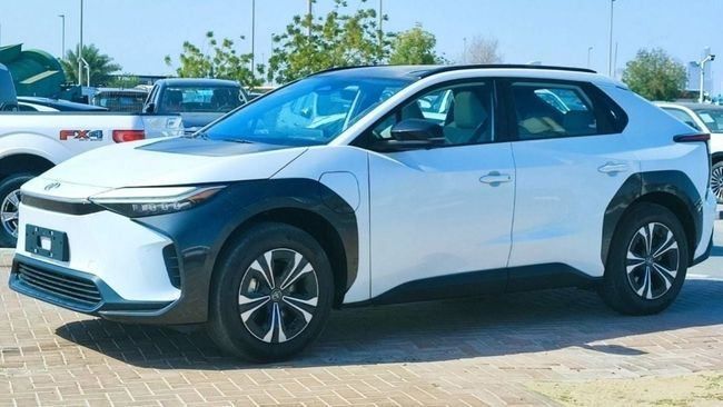 Новый Toyota bZ4X, 2024 в Дубае от Falcons GT Motors FZCO Белый цвет. Китайская | AUTO.AE