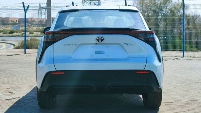 Новый Toyota bZ4X, 2024 в Дубае от Falcons GT Motors FZCO Белый цвет. Китайская | AUTO.AE
