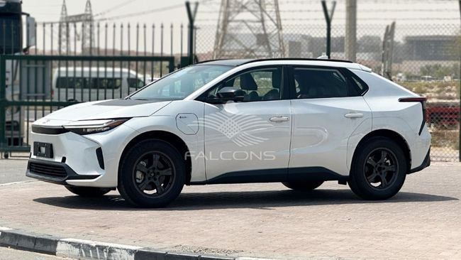 Новый Toyota bZ4X, 2024 в Дубае от Falcons GT Motors FZCO Белый цвет. Китайская | AUTO.AE
