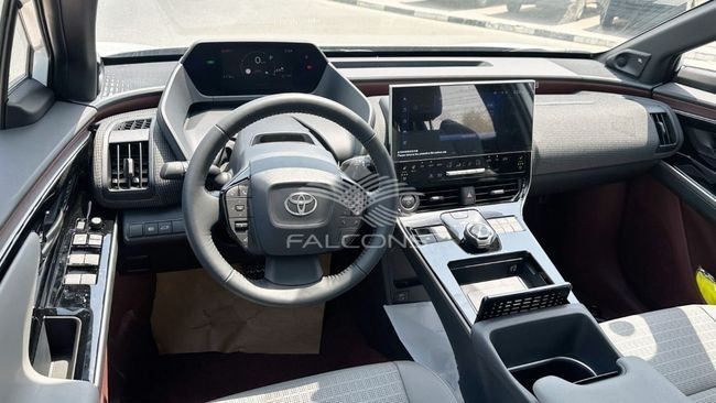 Новый Toyota bZ4X, 2024 в Дубае от Falcons GT Motors FZCO Белый цвет. Китайская | AUTO.AE