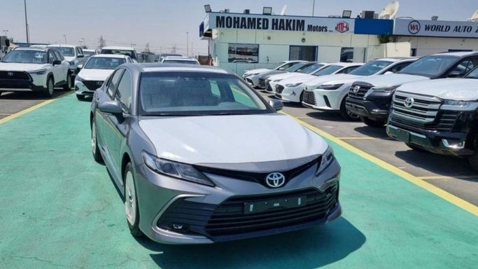 New Toyota Camry VIII (XV70) Facelift, 2.5 l, 2024 in Dubai by Mohamed Hakim Motors, Grey color. GCC Specs | AUTO.AE