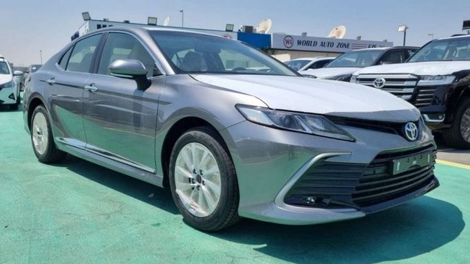 New Toyota Camry VIII (XV70) Facelift, 2.5 l, 2024 in Dubai by Mohamed Hakim Motors, Grey color. GCC Specs | AUTO.AE