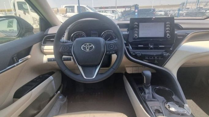 New Toyota Camry VIII (XV70) Facelift, 2.5 l, 2024 in Dubai by Mohamed Hakim Motors, Grey color. GCC Specs | AUTO.AE