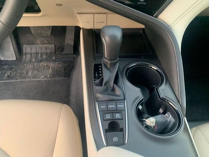 Новый Toyota Camry VIII (XV70) Рестайлинг, 2.5 л, 2024 в Дубае от Mohamed Hakim Motors Белый цвет. GCC | AUTO.AE