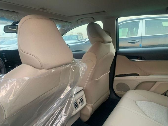 Новый Toyota Camry VIII (XV70) Рестайлинг, 2.5 л, 2024 в Дубае от Mohamed Hakim Motors Белый цвет. GCC | AUTO.AE