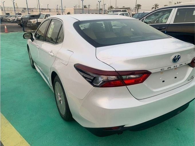 Новый Toyota Camry VIII (XV70) Рестайлинг, 2.5 л, 2024 в Дубае от Mohamed Hakim Motors Белый цвет. GCC | AUTO.AE
