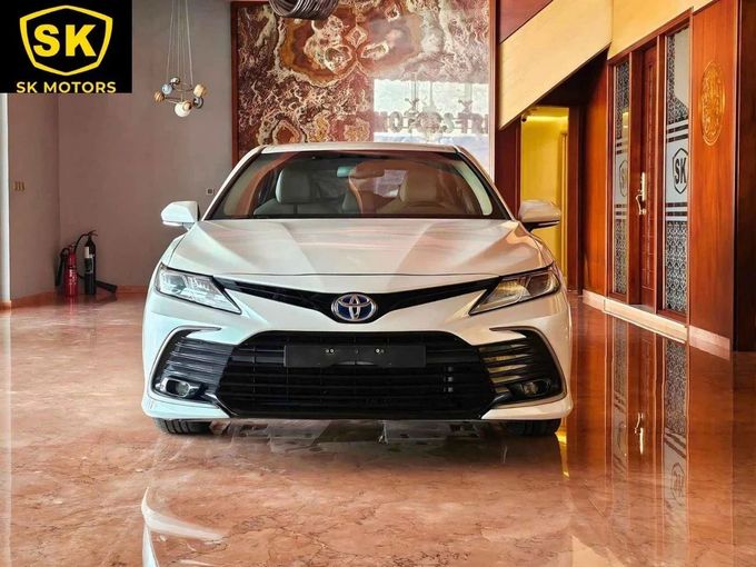 Новый Toyota Camry VIII (XV70) Рестайлинг, 2.5 л, 2021 в Дубае от SK Motors Белый цвет. GCC | AUTO.AE