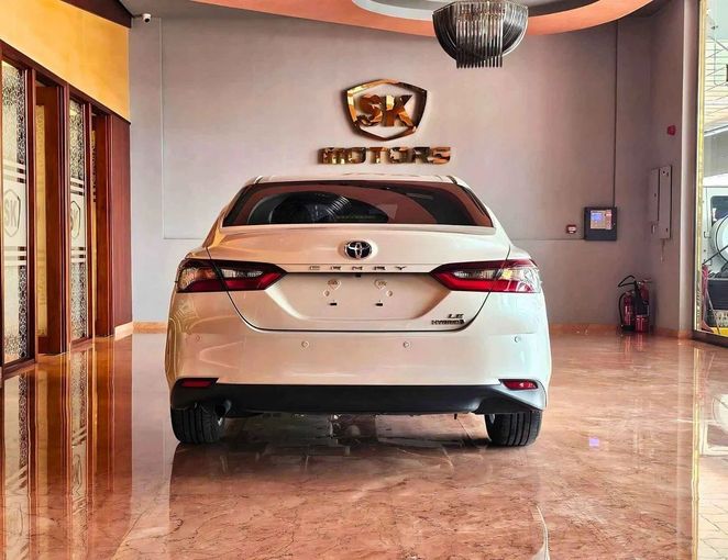 Новый Toyota Camry VIII (XV70) Рестайлинг, 2.5 л, 2021 в Дубае от SK Motors Белый цвет. GCC | AUTO.AE