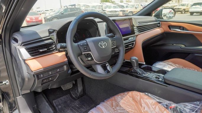Новый Toyota Camry IX (XV80), 2.5 л, 2025 в Дубае от Najem Motors Черный цвет. GCC | AUTO.AE