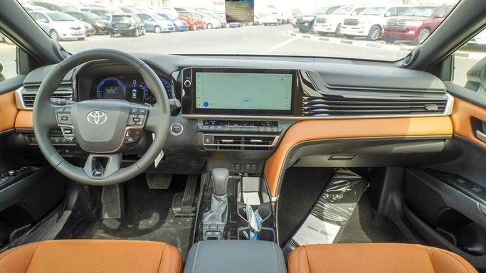 Новый Toyota Camry IX (XV80), 2.5 л, 2025 в Дубае от Najem Motors Белый цвет. GCC | AUTO.AE