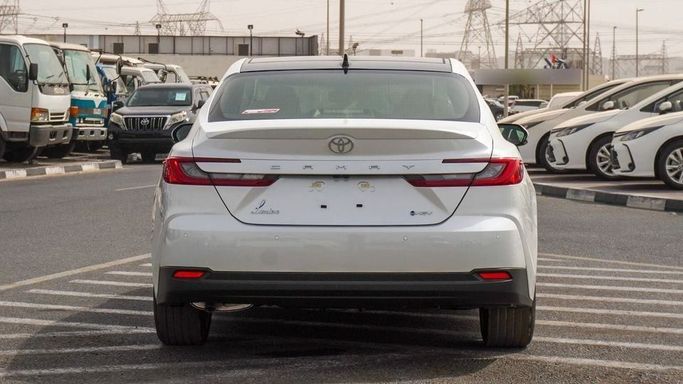 Новый Toyota Camry IX (XV80), 2.5 л, 2025 в Дубае от Najem Motors Белый цвет. GCC | AUTO.AE
