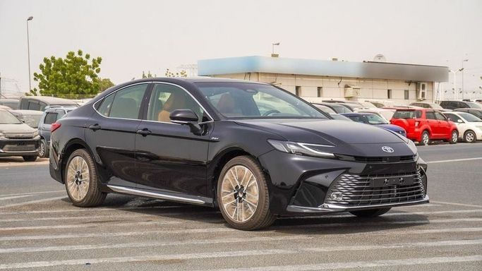 Новый Toyota Camry IX (XV80), 2.5 л, 2025 в Дубае от Najem Motors Черный цвет. GCC | AUTO.AE