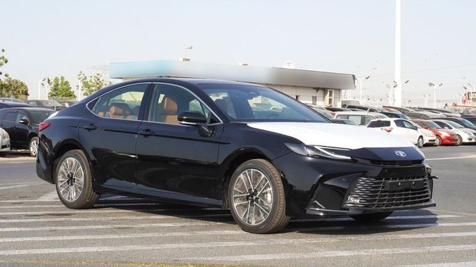 New Toyota Camry IX (XV80), 2.5 l, 2025 in Dubai by Najem Motors, Black color. GCC Specs | AUTO.AE