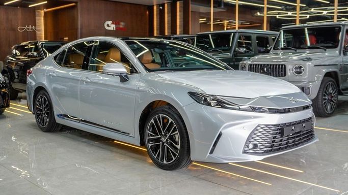 New Toyota Camry VIII (XV70) Facelift, 2.5 l, 2025 in Dubai by Najem Motors, Silver color. GCC Specs | AUTO.AE