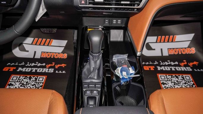 New Toyota Camry VIII (XV70) Facelift, 2.5 l, 2025 in Dubai by Najem Motors, Silver color. GCC Specs | AUTO.AE