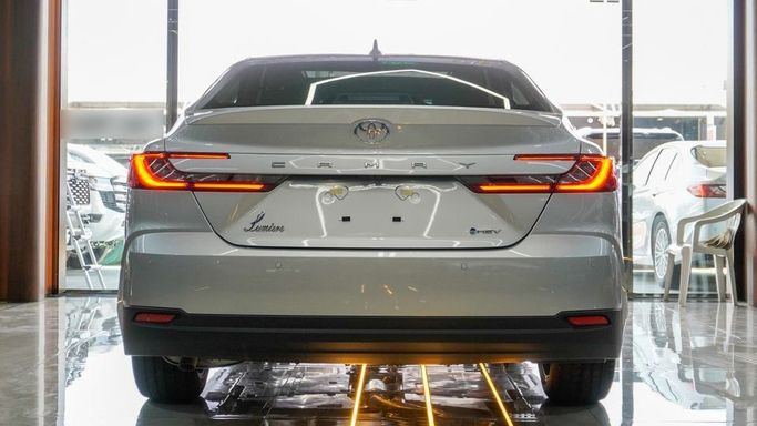 New Toyota Camry VIII (XV70) Facelift, 2.5 l, 2025 in Dubai by Najem Motors, Silver color. GCC Specs | AUTO.AE