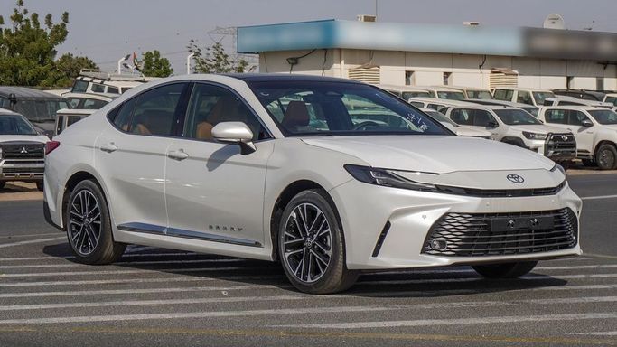 New Toyota Camry VIII (XV70) Facelift, 2.5 l, 2025 in Dubai by Najem Motors, White color. GCC Specs | AUTO.AE