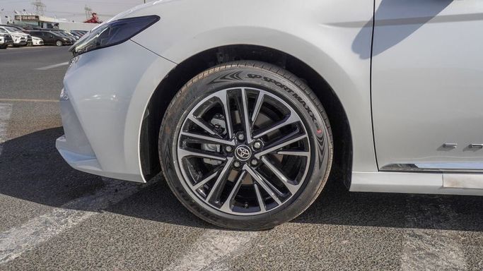 New Toyota Camry VIII (XV70) Facelift, 2.5 l, 2025 in Dubai by Najem Motors, White color. GCC Specs | AUTO.AE