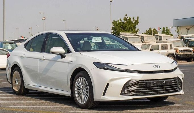 New Toyota Camry VIII (XV70) Facelift, 2.5 l, 2025 in Dubai by Najem Motors, White color. GCC Specs | AUTO.AE