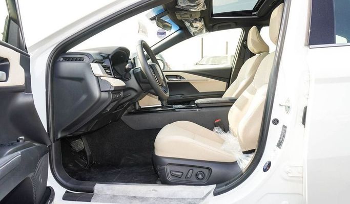 New Toyota Camry VIII (XV70) Facelift, 2.5 l, 2025 in Dubai by Najem Motors, White color. GCC Specs | AUTO.AE