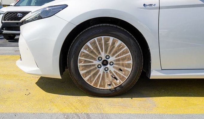 New Toyota Camry IX (XV80), 2.5 l, 2025 in Dubai by Najem Motors, White color. GCC Specs | AUTO.AE