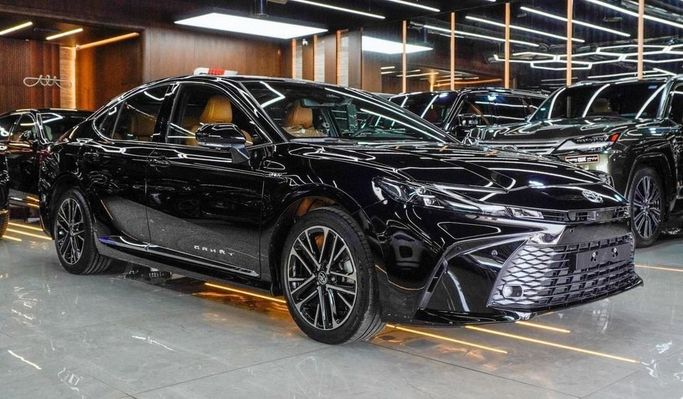 Новый Toyota Camry IX (XV80), 2.5 л, 2025 в Дубае от Najem Motors Черный цвет. GCC | AUTO.AE