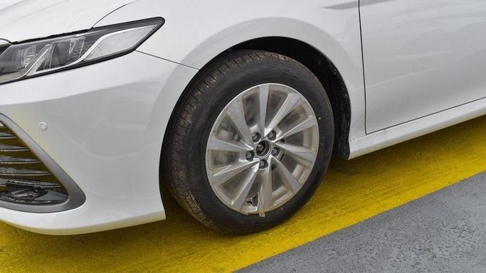 New Toyota Camry IX (XV80), 2.5 l, 2024 in Dubai by Najem Motors, White color. GCC Specs | AUTO.AE