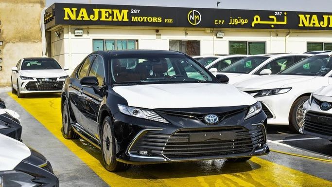 New Toyota Camry IX (XV80), 2.5 l, 2024 in Dubai by Najem Motors, Black color. GCC Specs | AUTO.AE