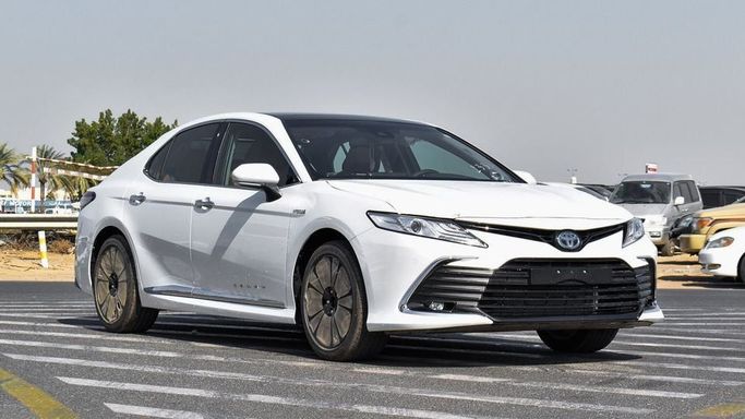 New Toyota Camry IX (XV80), 2.5 l, 2024 in Dubai by Najem Motors, White color. GCC Specs | AUTO.AE