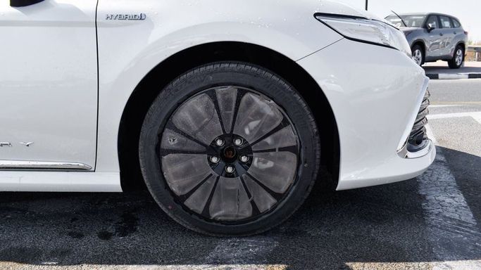 New Toyota Camry IX (XV80), 2.5 l, 2024 in Dubai by Najem Motors, White color. GCC Specs | AUTO.AE