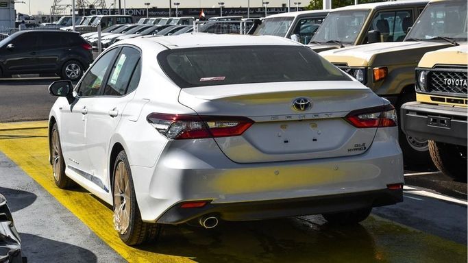 New Toyota Camry VIII (XV70) Facelift, 2.5 l, 2023 in Dubai by Najem Motors, White color. GCC Specs | AUTO.AE