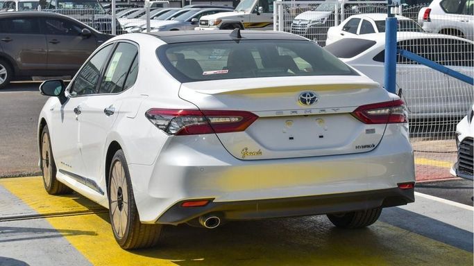 New Toyota Camry IX (XV80), 2.5 l, 2024 in Dubai by Najem Motors, White color. GCC Specs | AUTO.AE