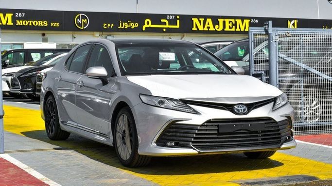 New Toyota Camry IX (XV80), 2.5 l, 2024 in Dubai by Najem Motors, Silver color. GCC Specs | AUTO.AE